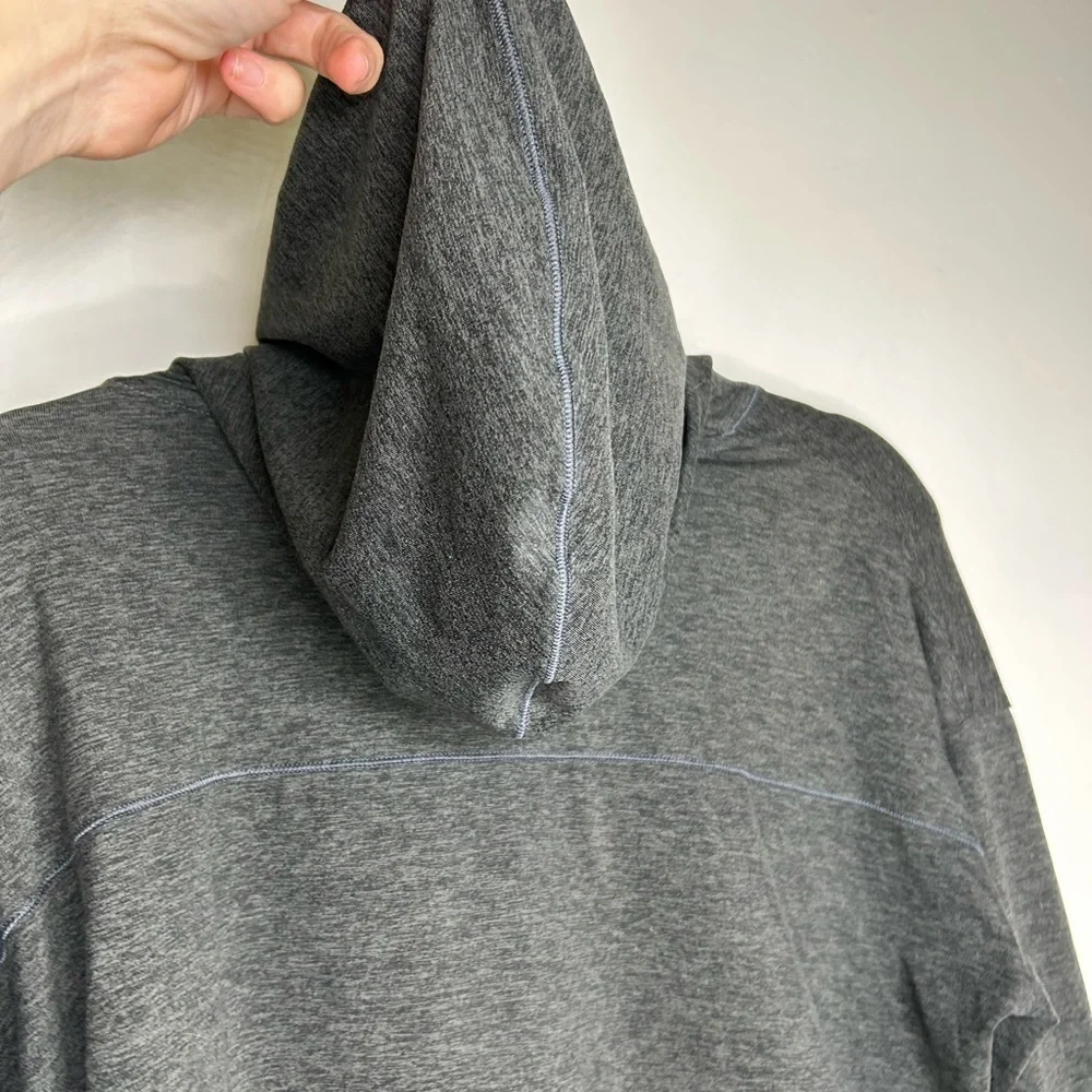 Revolve Girlfriend Collective ReSet Cropped Hoodie in a charcoal gray - Picture 5 of 6